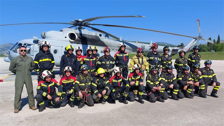 Slika /slike/Vijesti/Uvježbavanje NAMIRG tima za rad s helikopterom 23.05.2023 (8).jpeg